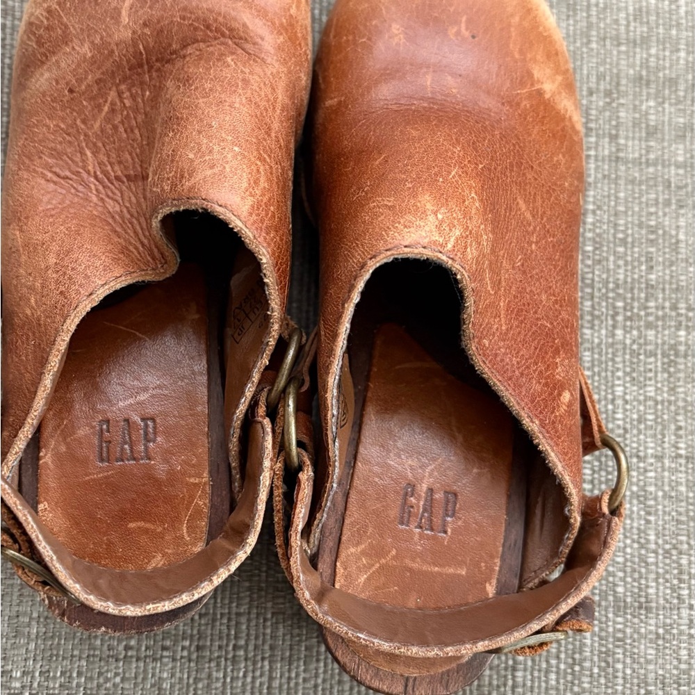 GAP Brown Leather Shoes clogs. Size 10 toddler